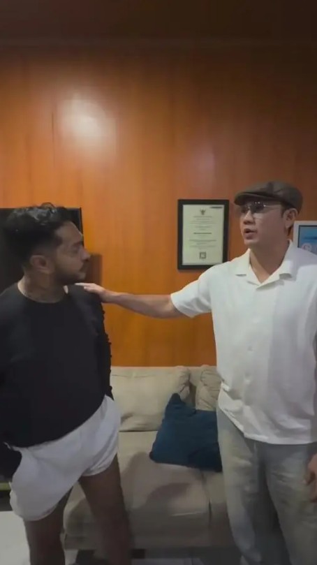 9 Potret Denny Sumargo jenguk Onad di panti rehabilitasi, sang musisi ungkap penyesalannya