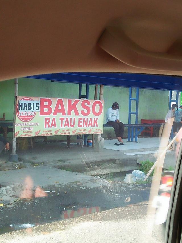 11 Spanduk dagangan bahasa jawa ini bikin ketawa, bikin pembeli mesam-mesem dan auto mampir ke toko