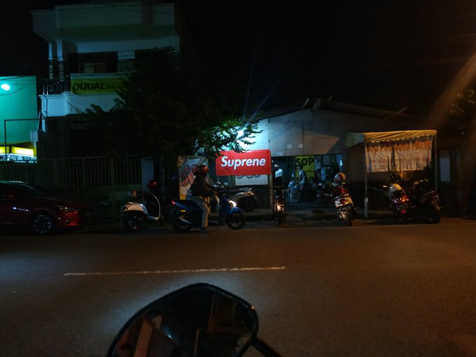 11 Spanduk dagangan bahasa jawa ini bikin ketawa, bikin pembeli mesam-mesem dan auto mampir ke toko