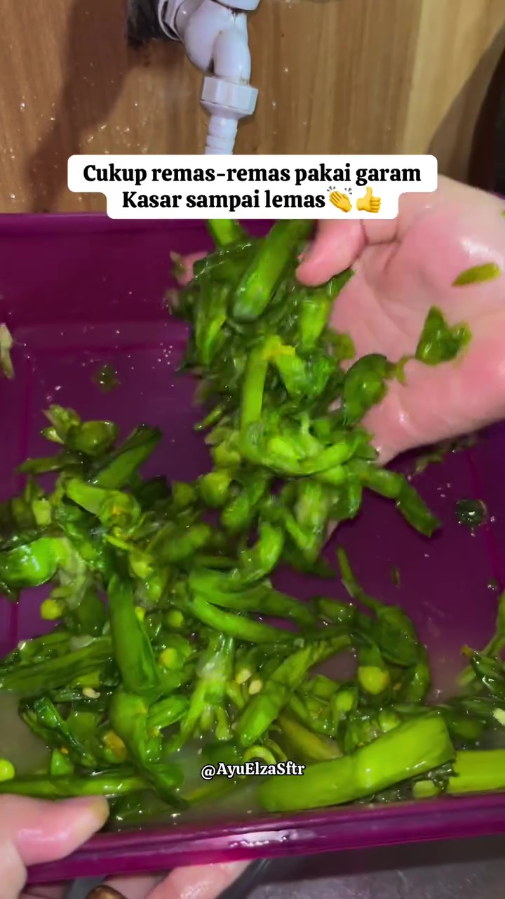 Rahasia masak genjer agar tak pahit dan warnanya tetap hijau, ternyata cukup diberi 1 bahan dapur ini