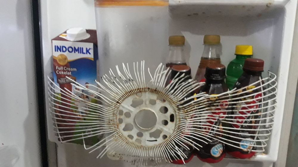 15 Potret kocak orang manfaatkan kipas angin rusak, hasilnya nyeleneh tapi bikin salut