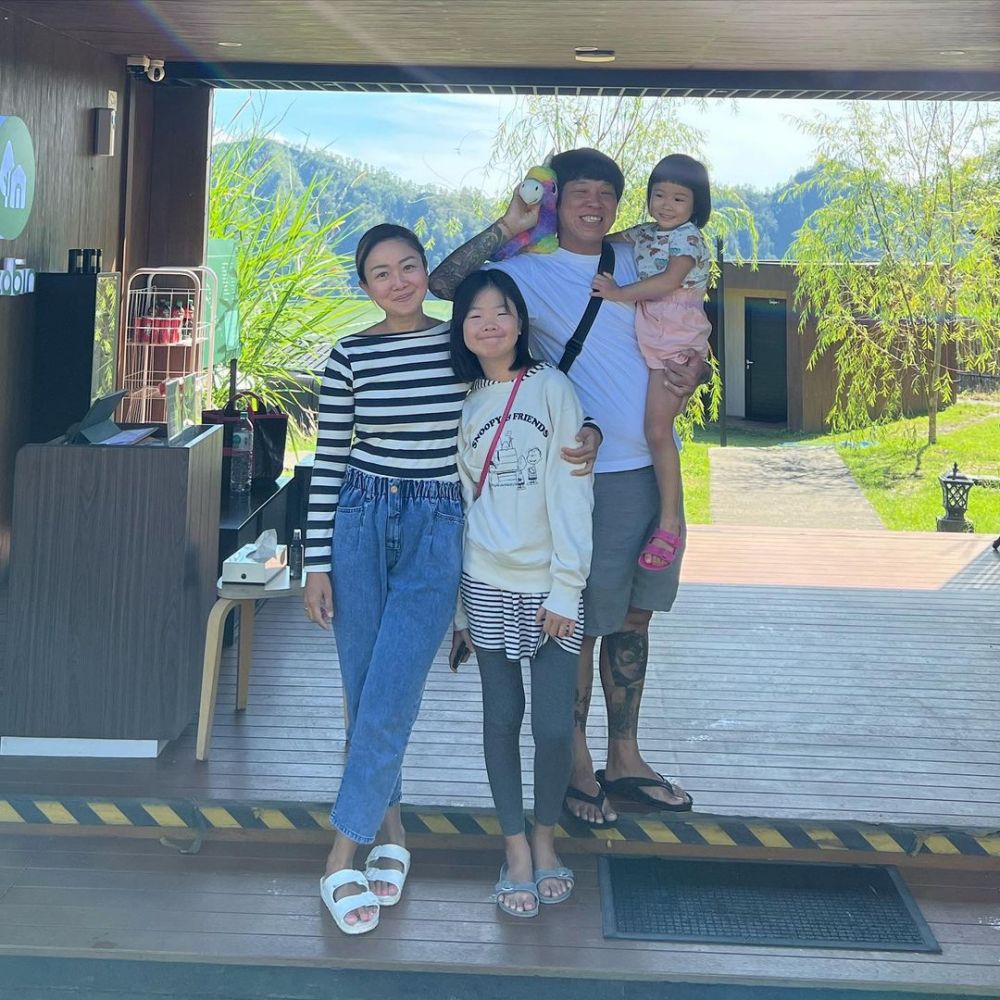 Presenter Katakan Cinta ini tetap eksis & punya body goals di usia 42, ini 11 transformasinya