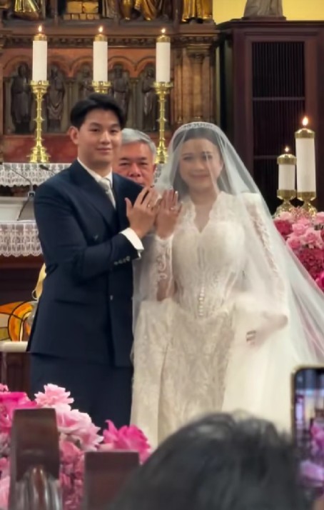 9 Potret pemberkatan nikah Brisia Jodie dan Jonathan Alden di Katedral Jakarta, khidmat dan sakral