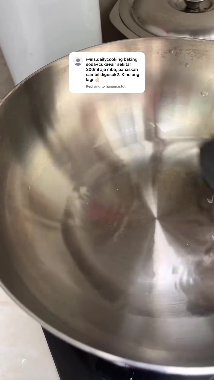 Sabun saja tak cukup hilangkan noda pelangi di wajan stainless, pakai trik ini biar mengilap lagi