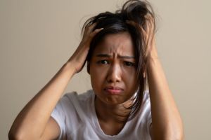 10 Rekomendasi shampo untuk rambut lepek, wangi tahan lama dan bebas minyak