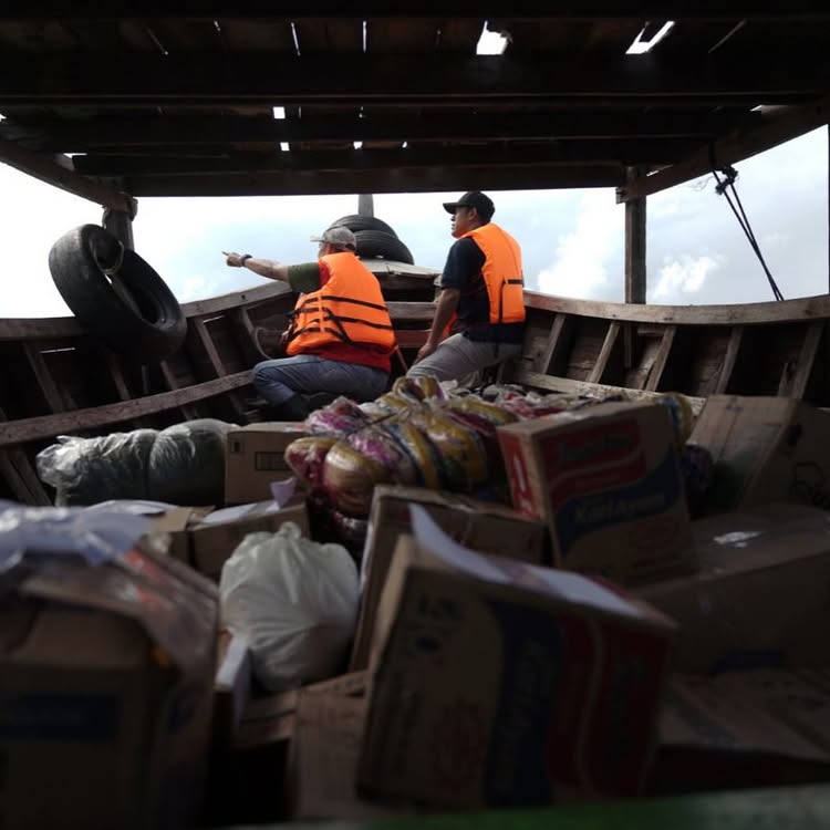 Berhasil kumpulkan donasi Rp10,3 M, Ferry Irwandi bagikan 9 potret penyaluran bantuan yang gercep