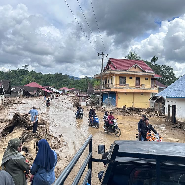 Berhasil kumpulkan donasi Rp10,3 M, Ferry Irwandi bagikan 9 potret penyaluran bantuan yang gercep