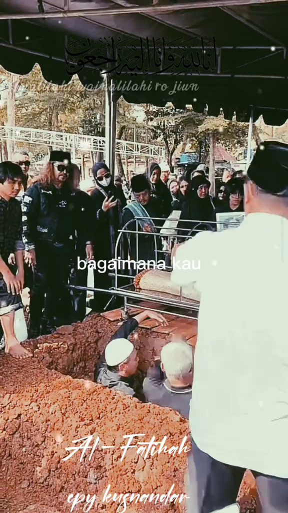 Batal dimakamkan di samping ibu di Garut, ini 9 potret haru pemakaman Epy Kusnandar