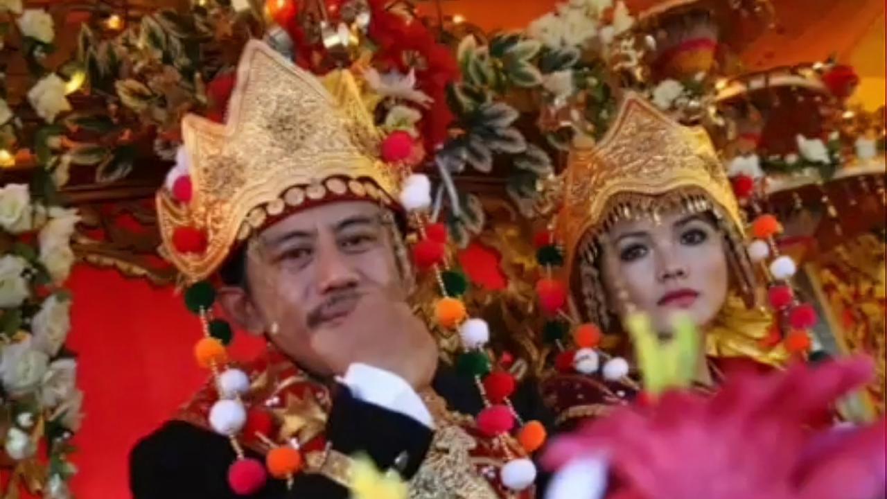 6 Potret lawas pernikahan Epy Kusnandar dan Karina Ranau, dipisahkan maut setelah 17 tahun bersama