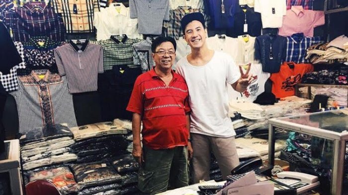 Manglingi abis, begini potret lawas 5 seleb saat jadi penjaga toko