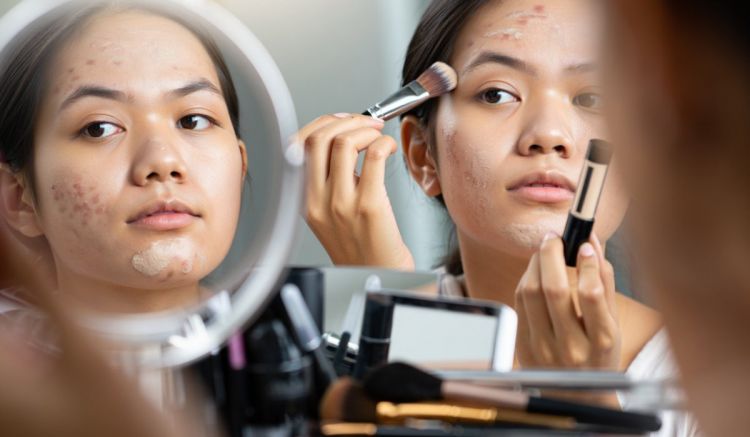 10 Rekomendasi makeup terbaik untuk menutupi bruntusan, halus instan tanpa ribet