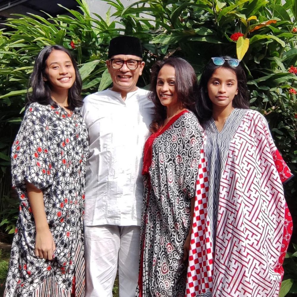 Runner-up Gadis Sampul 1990 ini kini jualan sayur, ini 11 potret terbarunya yang bikin penasaran