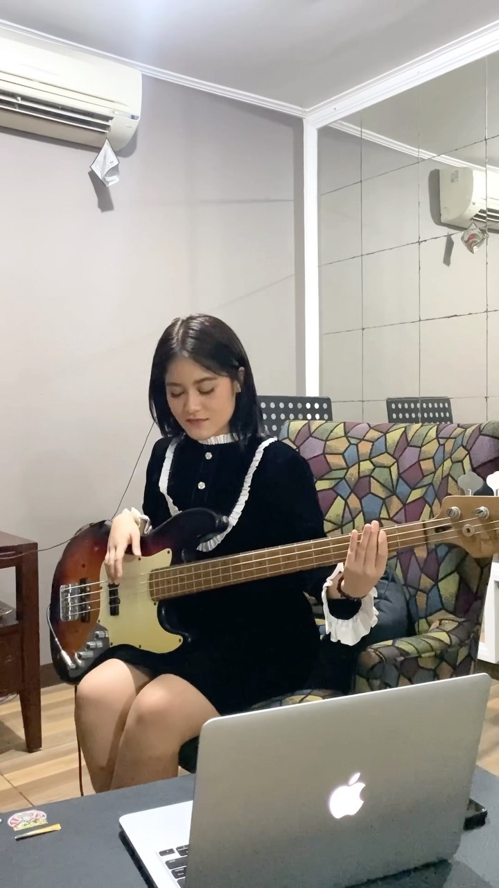 Bocah foto bareng BJ Habibie ini kini makin menawan, 11 potret terbarunya disebut mirip Dian Sastro