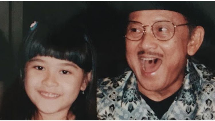 Bocah foto bareng BJ Habibie ini kini makin menawan, 11 potret terbarunya disebut mirip Dian Sastro