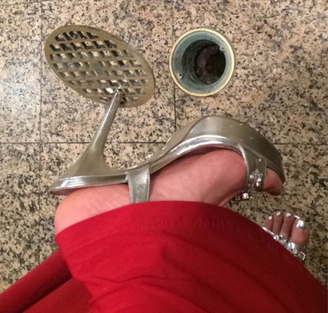 Cuma cewek yang bakal ngerti, 13 potret lucu ini buktiin susahnya hal kecil di hidup perempuan