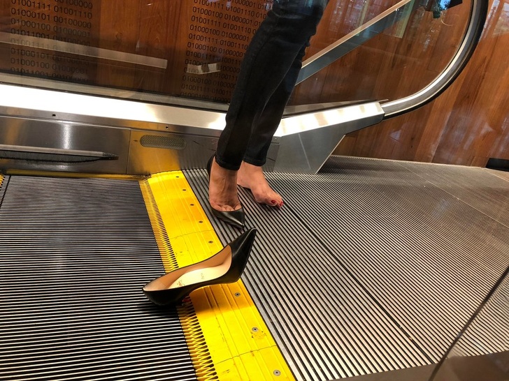 Cuma cewek yang bakal ngerti, 13 potret lucu ini buktiin susahnya hal kecil di hidup perempuan