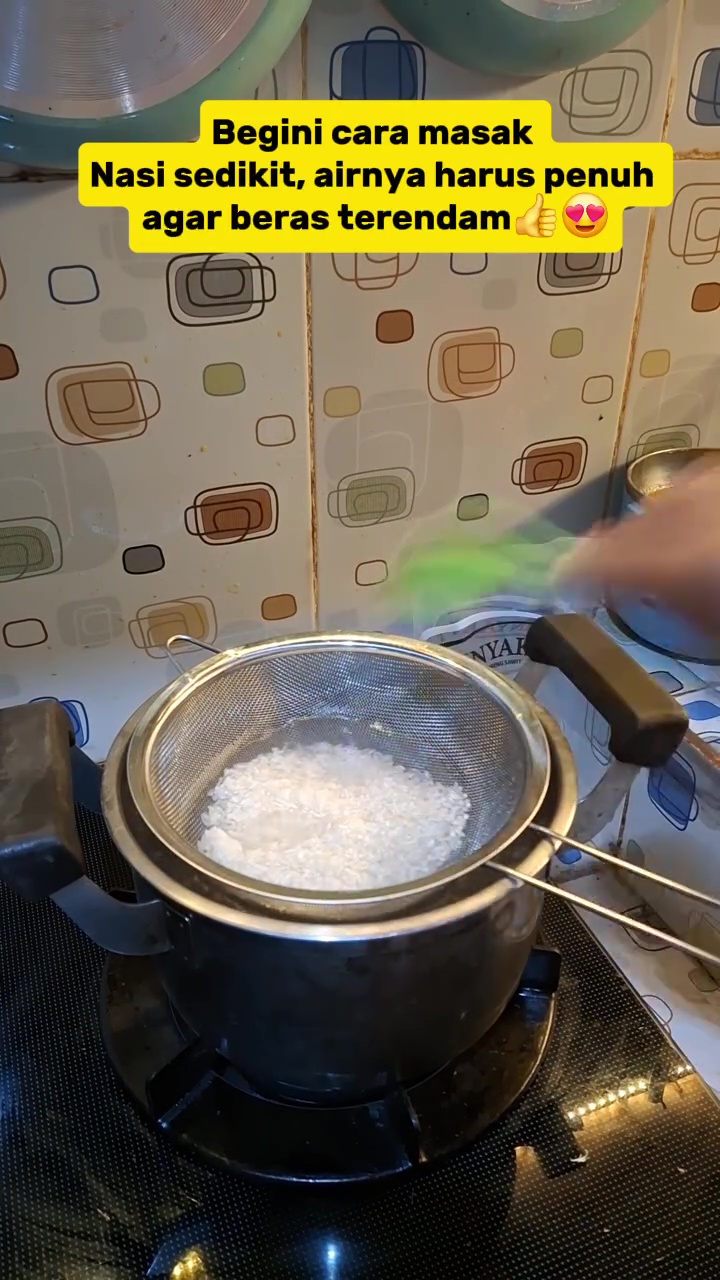 Cara baru masak nasi porsi sedikit cuma bermodal panci dan saringan, praktis tanpa diaduk