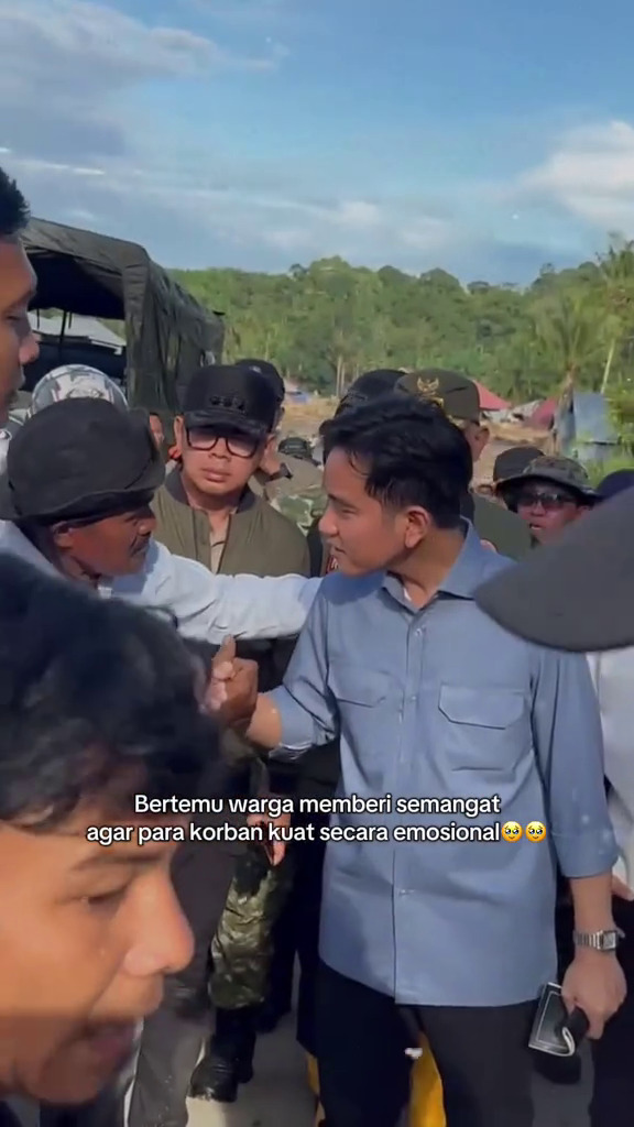 9 Potret Wapres Gibran Rakabuming ke posko bencana di Sumatra Barat, sampaikan permohonan maaf