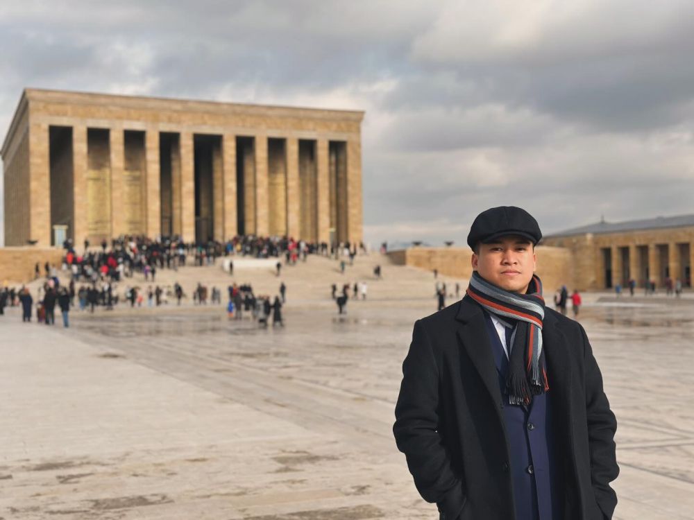 9 Potret Agung Surahman, aspri Prabowo disorot ngevlog 'a day in my life' ke lokasi bencana Sumatera