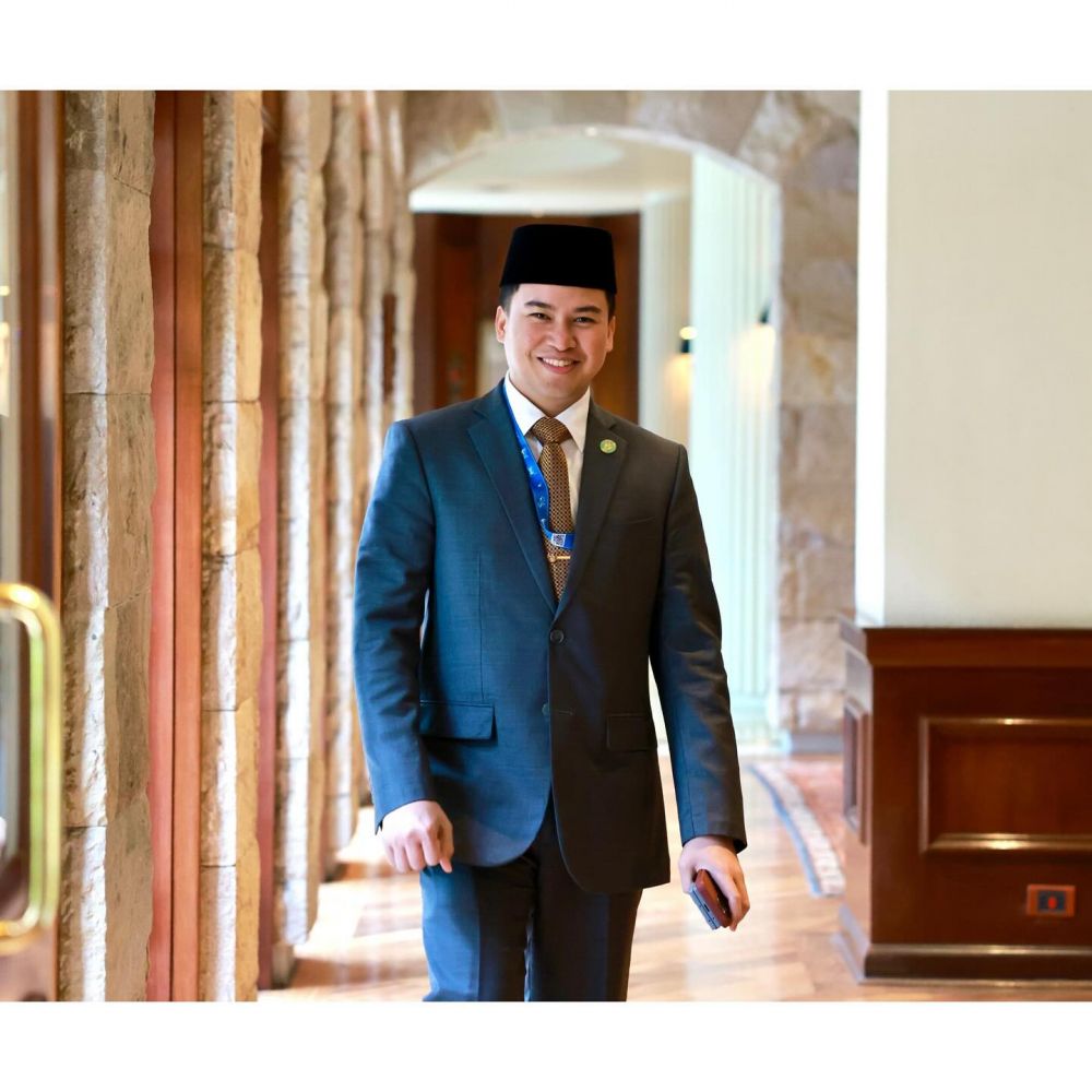 9 Potret Agung Surahman, aspri Prabowo disorot ngevlog 'a day in my life' ke lokasi bencana Sumatera