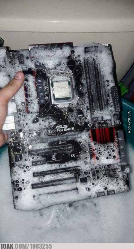 Lucu tapi bikin greget, 13 momen nyuci barang aneh ini sukses bikin netizen garuk kepala