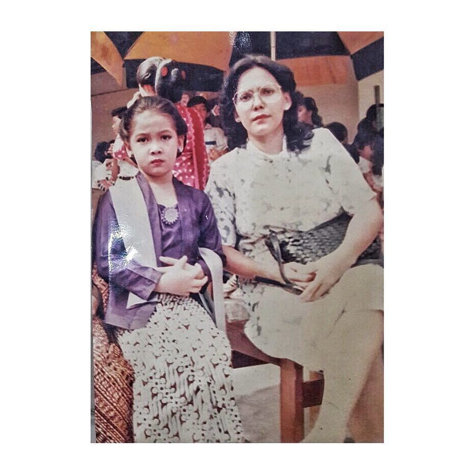 Dulu model iklan kini jadi istri pelawak, intip 10 potret transformasi Mieke Amalia yang bikin kagum