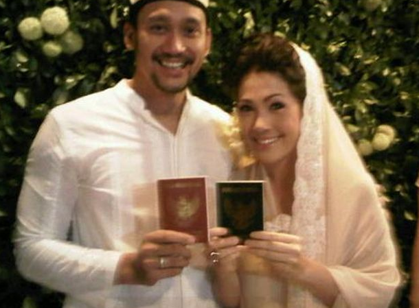 Dulu model iklan kini jadi istri pelawak, intip 10 potret transformasi Mieke Amalia yang bikin kagum