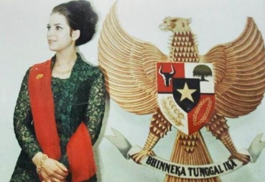 Ayah Sherina dibilang mirip Jackie Chan, foto lawas orang tua 7 seleb ini mirip artis populer