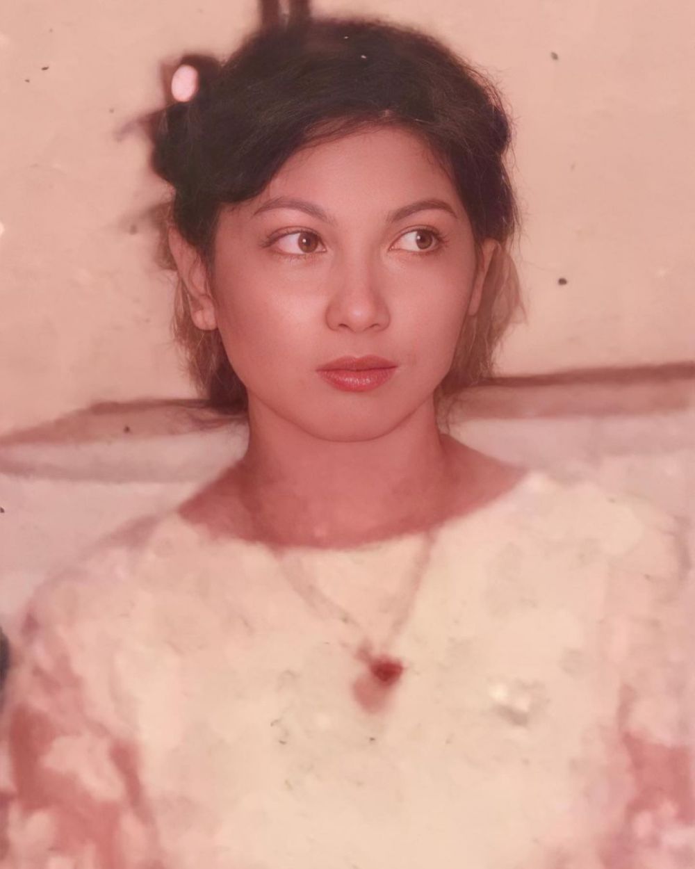 Ayah Sherina dibilang mirip Jackie Chan, foto lawas orang tua 7 seleb ini mirip artis populer