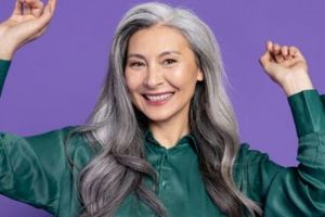 Rambut putih beruban jadi gelap hitam lagi tanpa urang aring, begini trik alaminya