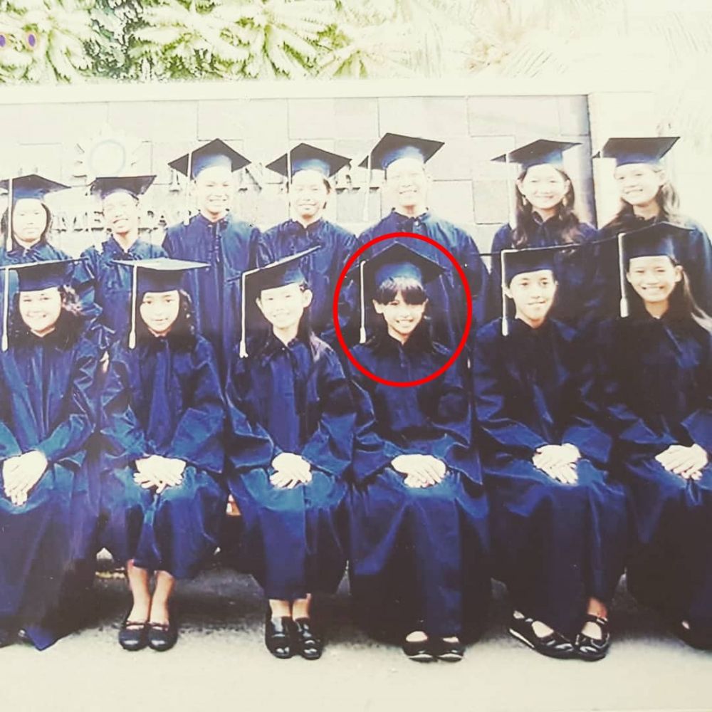 Ada yang dikira pakai riasan, begini foto jadul 15 aktris saat SD