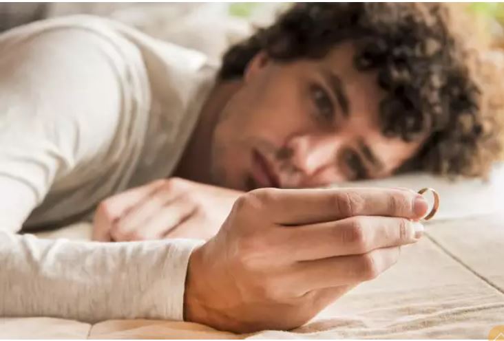 100 Kata-kata sedih soal cinta tak berbalas dalam bahasa Inggris dan artinya, pedih tapi dalam