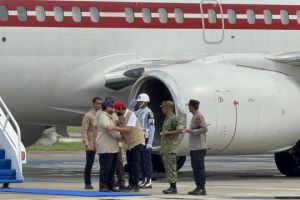 Momen Prabowo tiba di Aceh untuk tinjau lokasi banjir, langsung disambut Gubernur Mualem