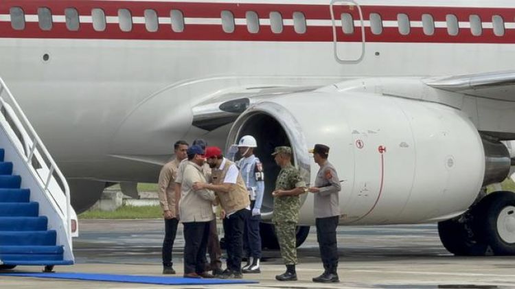 Momen Prabowo tiba di Aceh untuk tinjau lokasi banjir, langsung disambut Gubernur Mualem