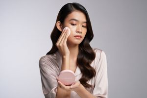 5 Rekomendasi makeup lokal harga Rp50 ribuan untuk kulit kering, glowing tanpa crack