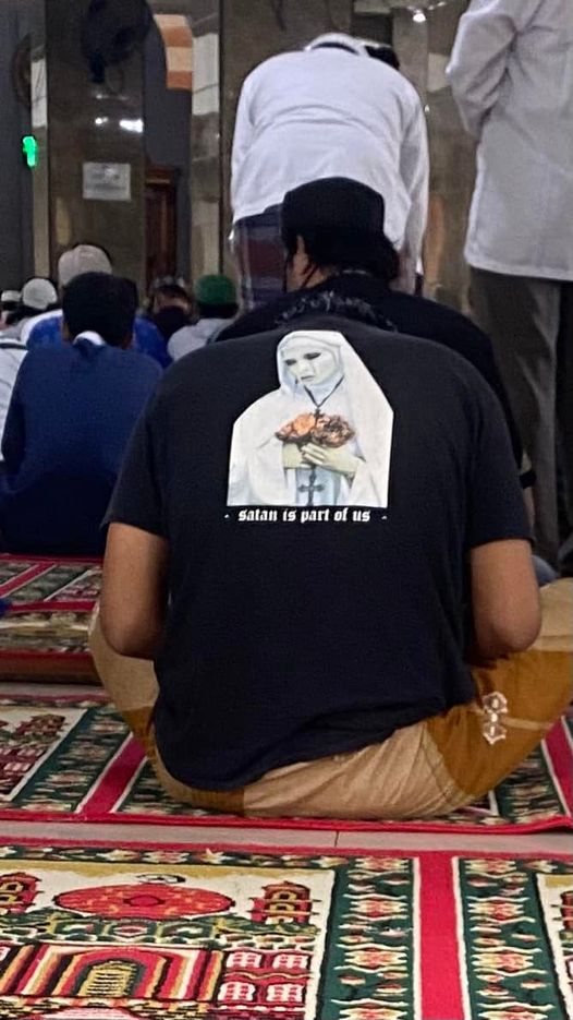 11 Desain gambar di baju ini bikin tepuk jidat, antara kreatif banget atau salah konsep total