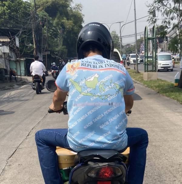 11 Desain gambar di baju ini bikin tepuk jidat, antara kreatif banget atau salah konsep total