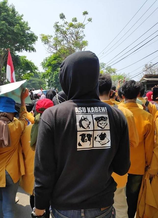 11 Desain gambar di baju ini bikin tepuk jidat, antara kreatif banget atau salah konsep total