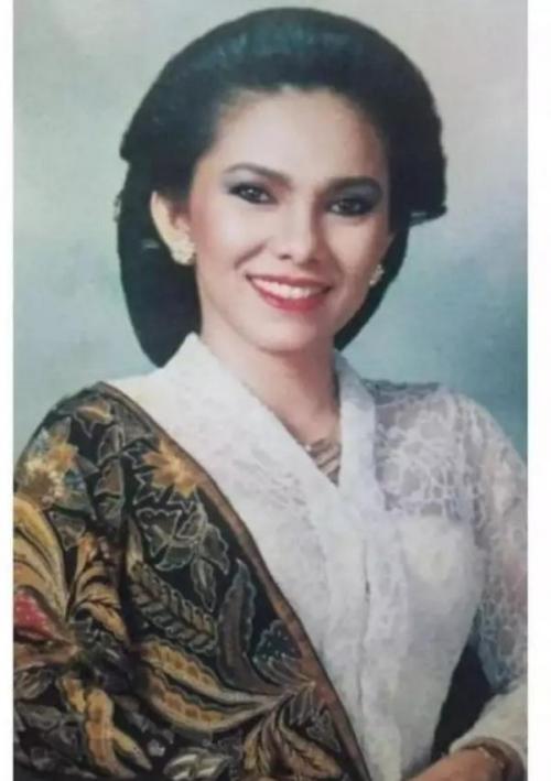 Pesonanya bikin kagum, 11 potret Joice Erna nenek Ariel Tatum yang jadi idola film era 80-an