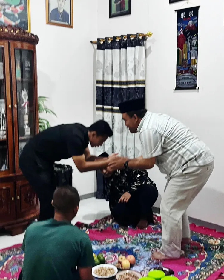5 Potret Pratama Arhan pulang dari Thailand, penuh ketegaran tak sempat temui ayah untuk terakhir kali