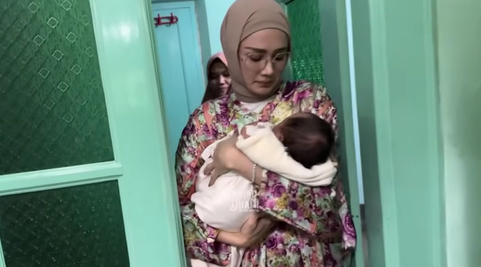 9 Potret Ahmad Dhani dan Mulan Jameela gelar akikah anak adopsinya, terungkap asal usul sang bayi