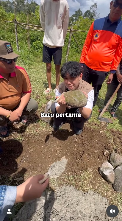 Aksi mulia Willie Salim bakal bangun 20 rumah untuk korban banjir di Padang, ini 7 potretnya