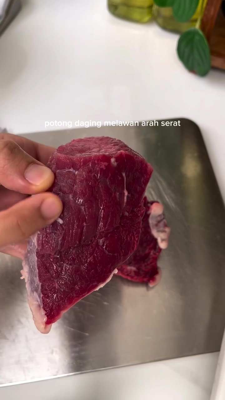 Bukan pakai baking soda atau nanas, wanita ini bagikan trik masak daging sapi lokal biar empuk