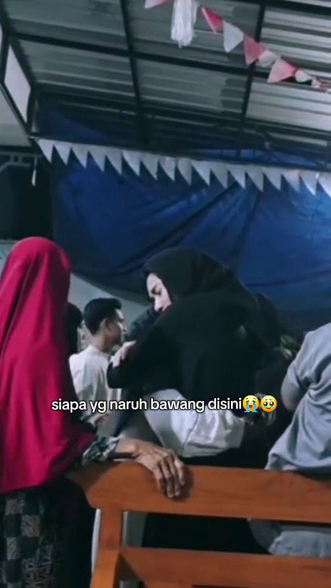 7 Potret Azizah Salsha pamit ke keluarga Pratama Arhan, momen pisah dengan mantan mertua buat haru