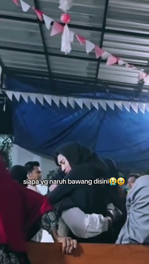 7 Potret Azizah Salsha pamit ke keluarga Pratama Arhan, momen pisah dengan mantan mertua buat haru