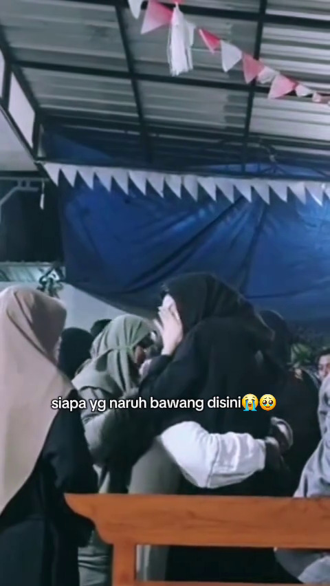 7 Potret Azizah Salsha pamit ke keluarga Pratama Arhan, momen pisah dengan mantan mertua buat haru