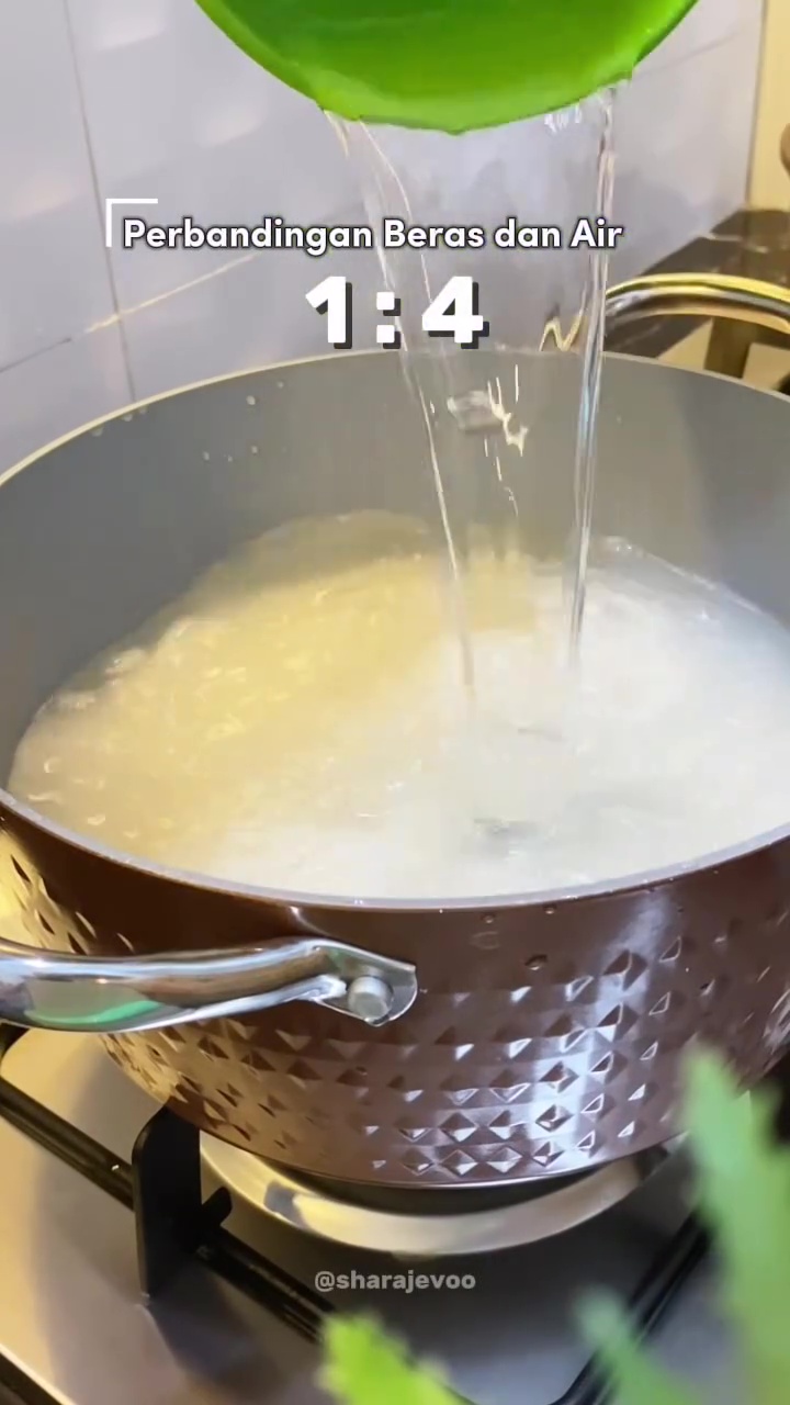 Suka malas bikin lontong karena boros gas? Coba pakai trik ini biar praktis, awet, dan antibenyek