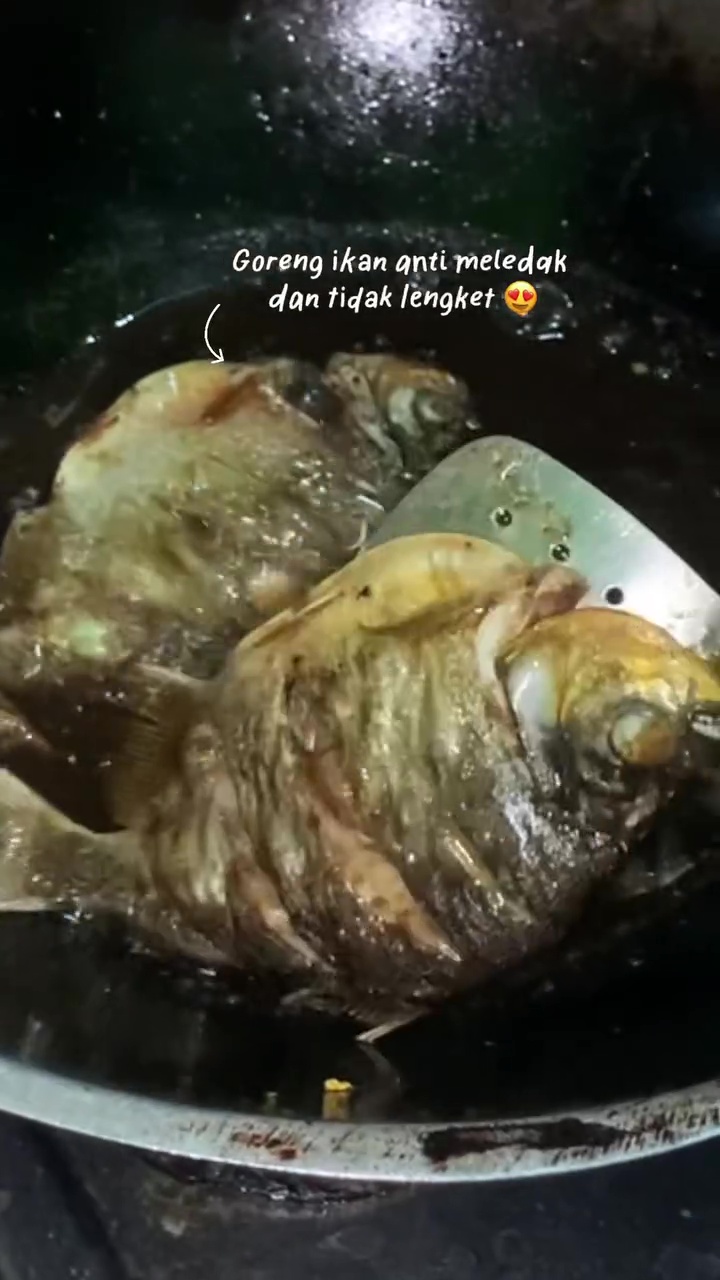 Rahasia goreng ikan biar aman tanpa bikin minyak meletup dan wajan lengket, kuncinya di 1 rempah ini
