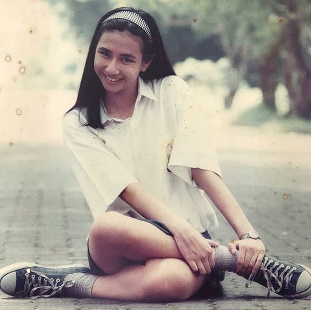 Potret lawas 9 seleb cantik era 90-an saat SMP, gaya Dian Sastro kutu buku banget