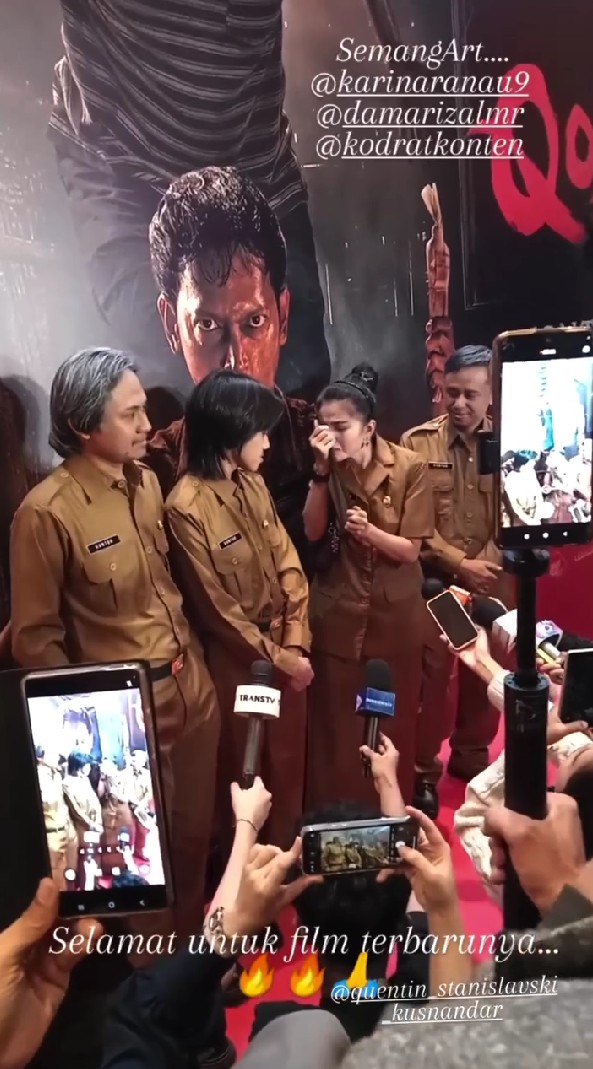 Wujudkan keinginan mendiang Epy Kusnandar, 9 potret keluarga Karina Ranau hadiri gala premiere Qorin 2